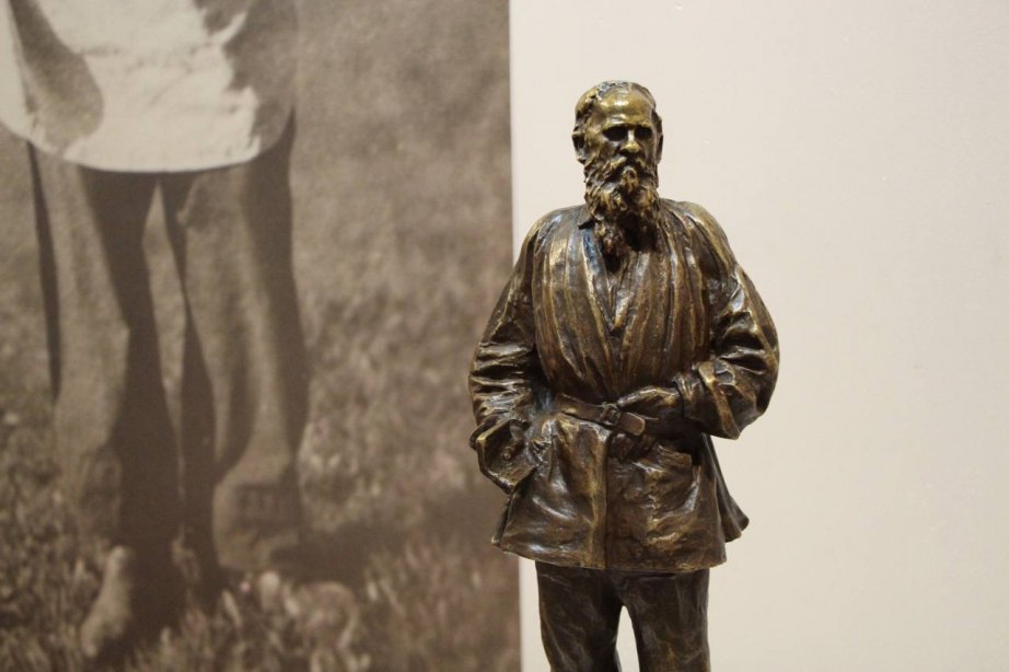 В Дальневосточном художественном музее открылась уникальная выставка о жизни Льва Толстого