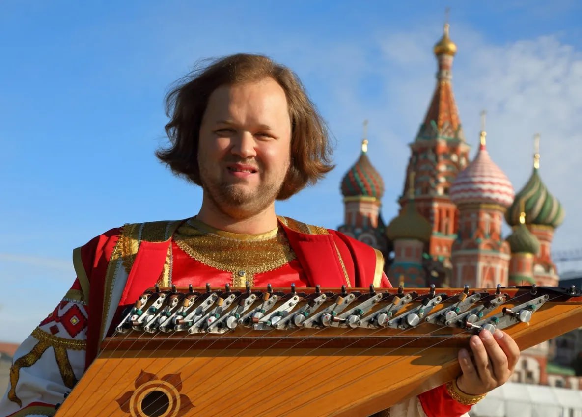 Хабаровчан приглашают послушать мелодии из фильмов в исполнении гусляра