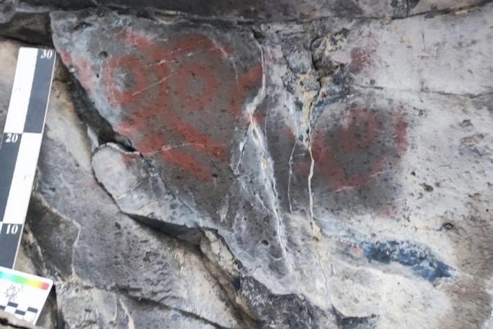 Им тысячи лет. В Хабаровском крае нашли писаницу и городище железного века Им тысячи лет. В Хабаровском крае нашли писаницу и городище железного века