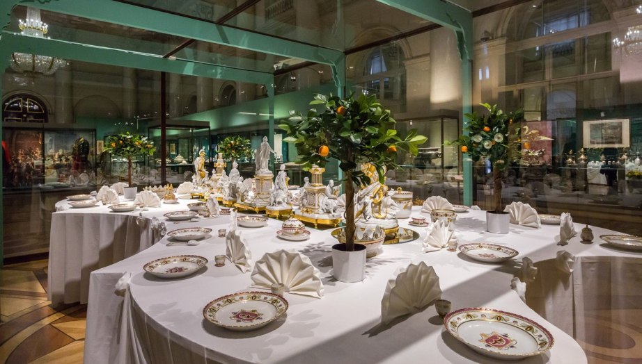 Об истории русского фарфора и искусстве сервировки рассказали рестораторам Хабаровска и края