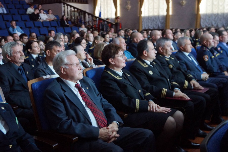 Со 160-летием со Дня образования института судебных приставов в России поздравил сотрудников вице-губернатор Артем Мельников Со 160-летием со Дня образования института судебных приставов в России поздравил сотрудников вице-губернатор Артем Мельников