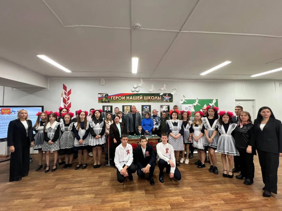 В школе Хабаровского района открыли Парту Героя и Стену памяти