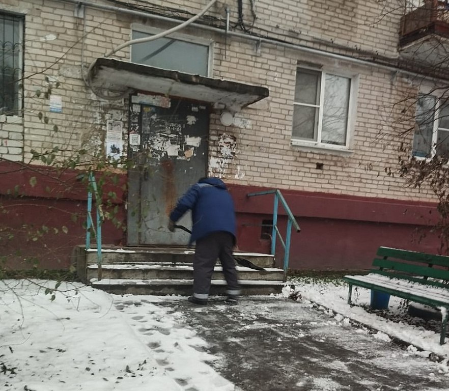 По поручению мэра Хабаровска Сергея Кравчука управляющие компании в течение дня наводили порядок на придомовых площадках По поручению мэра Хабаровска Сергея Кравчука управляющие компании в течение дня наводили порядок на придомовых площадках