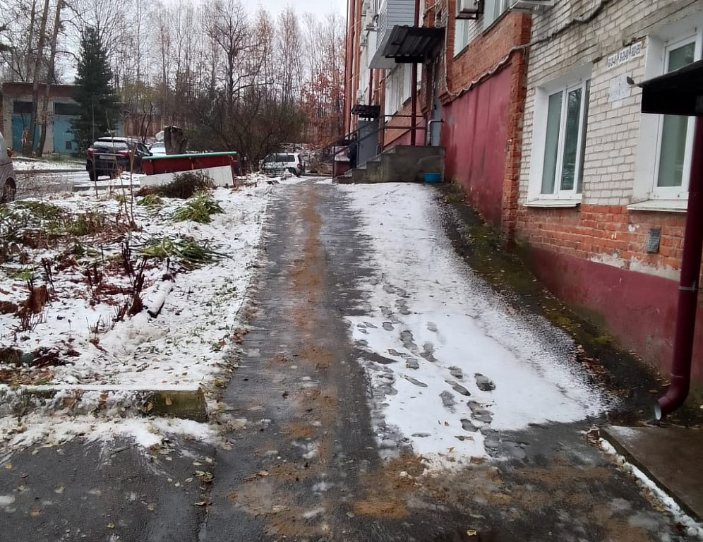 По поручению мэра Хабаровска Сергея Кравчука управляющие компании в течение дня наводили порядок на придомовых площадках