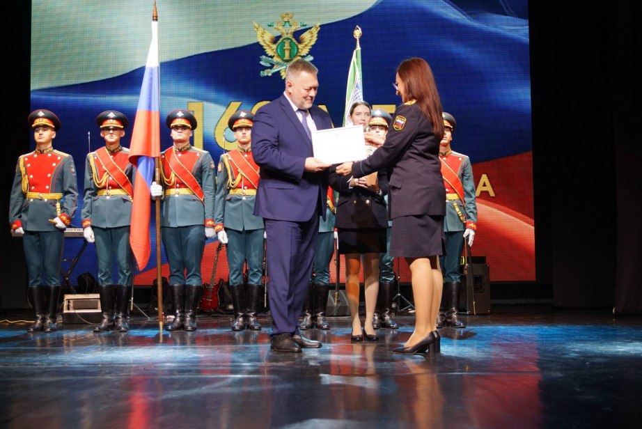 Со 160-летием со Дня образования института судебных приставов в России поздравил сотрудников вице-губернатор Артем Мельников Со 160-летием со Дня образования института судебных приставов в России поздравил сотрудников вице-губернатор Артем Мельников