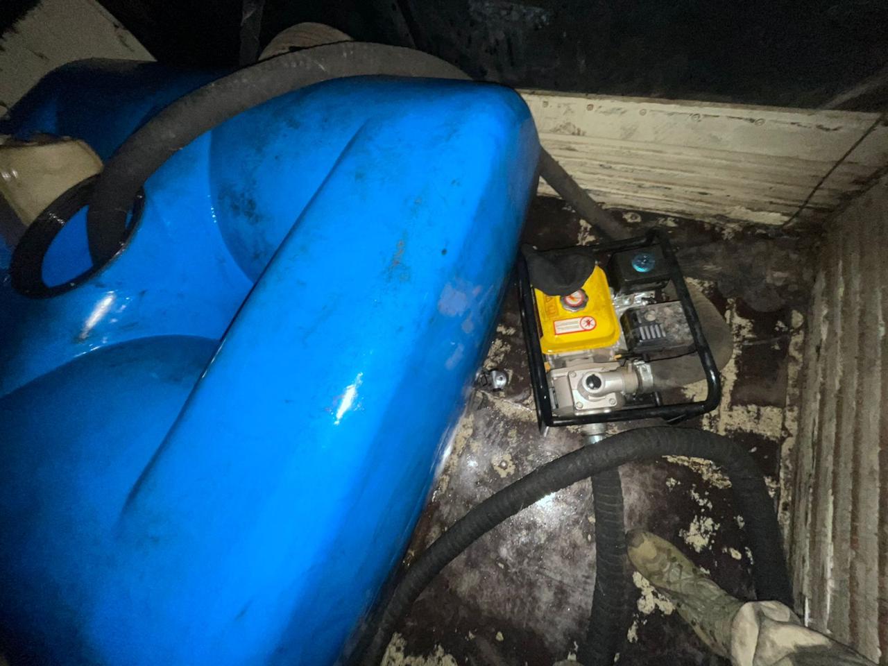 Взяли с поличным: хабаровские правоохранители задержали железнодорожников, пытавшихся слить топливо с локомотива Взяли с поличным: хабаровские правоохранители задержали железнодорожников, пытавшихся слить топливо с локомотива