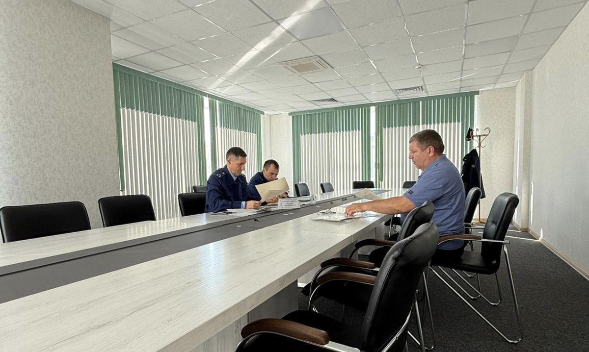 Заместитель прокурора края Олег Андросенко в рамках мобильной приемной прокурора края провел личный прием жителей Железнодорожного района г. Хабаровска Заместитель прокурора края Олег Андросенко в рамках мобильной приемной прокурора края провел личный прием жителей Железнодорожного района г. Хабаровска