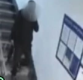 Полицейские проводят проверку по факту нахождения мужчины с оружием в общественном месте