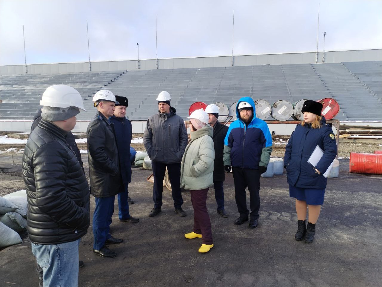 В продолжение рабочей поездки заместитель прокурора Хабаровского края Олег Алексеев проверил ход строительства важных социальных объектов, возводимых в рамках Долгосрочного плана комплексного социально-экономического... В продолжение рабочей поездки заместитель прокурора Хабаровского края Олег Алексеев проверил ход строительства важных социальных объектов, возводимых в рамках Долгосрочного плана комплексного социально-экономического...