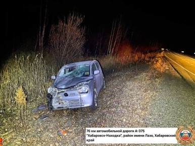 По уточнённым данным 02.10.2025 года в 21:00 в районе 76 км автомобильной дороги А-375 "Хабаровск-Находка" водитель Мазды Карол, двигаясь со стороны г. Хабаровска в сторону  г. Находка, допустил наезд на двух пешеходов...