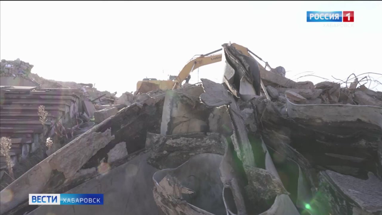 В Хабаровске завершают демонтаж сгоревшего здания Краевого музыкального театра