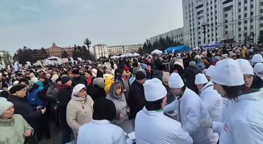 Царскую уху по-хабаровски попробовали жители и гости города во время фестиваля русской кухни