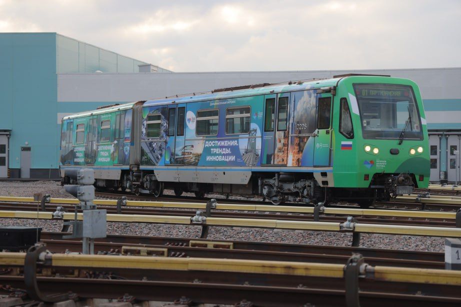 «Дальневосточный экспресс» в восьмой раз вышел на линию московского метро «Дальневосточный экспресс» в восьмой раз вышел на линию московского метро