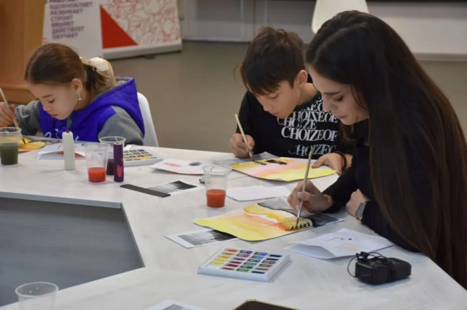 Жителей Амурска позвали в арт-проект «Вместе творим» Жителей Амурска позвали в арт-проект «Вместе творим»
