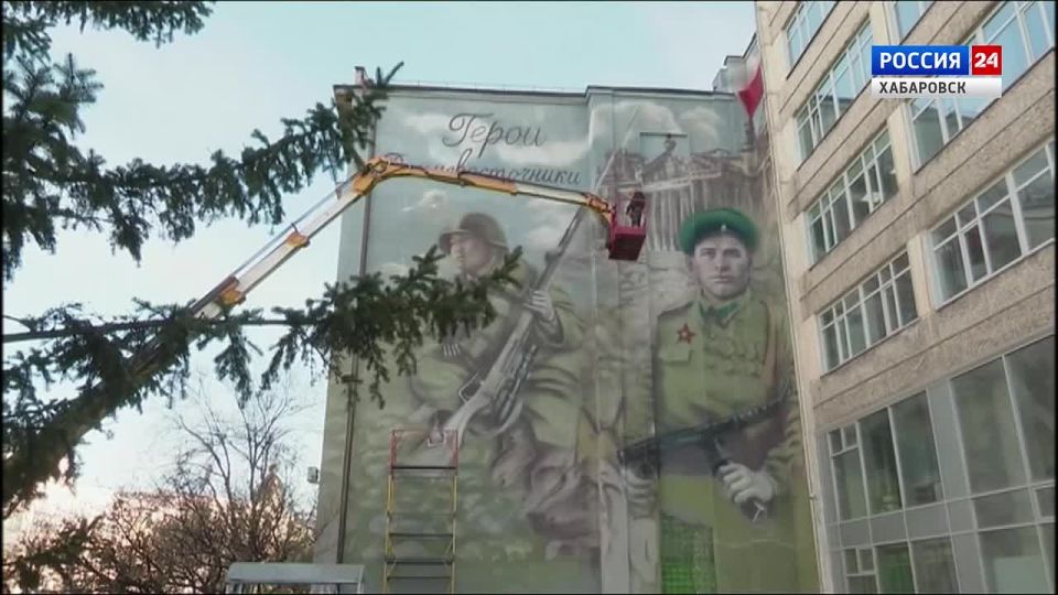 Смотрите в 21:10. Ещё один мурал с Героями Великой Отечественной войны появится в Хабаровске
