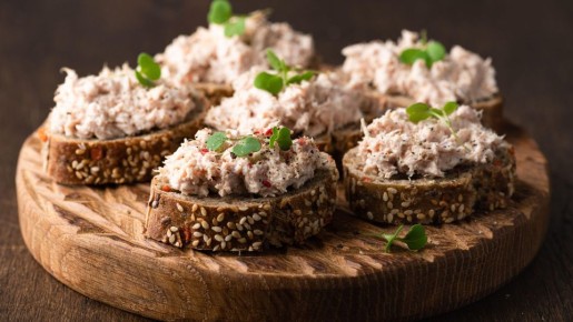 Сохранится и после праздников: это блюдо из селедки заменит надоевшие рыбные закуски