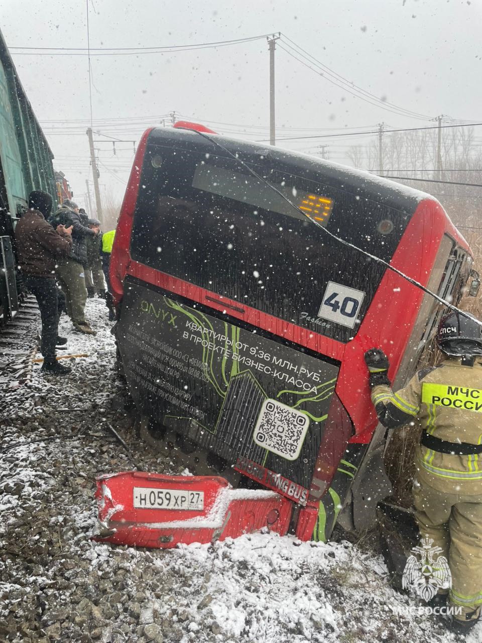 Автобус врезался в поезд в Хабаровске, 4 человека, в том числе ребенок, пострадали, сообщили в МЧС по региону Автобус врезался в поезд в Хабаровске, 4 человека, в том числе ребенок, пострадали, сообщили в МЧС по региону