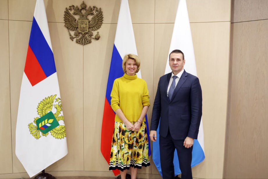 Поддержку ключевых отраслей агропромышленного комплекса региона обсудил губернатор Хабаровского края Дмитрий Демешин с министром сельского хозяйства России Оксаной Лут