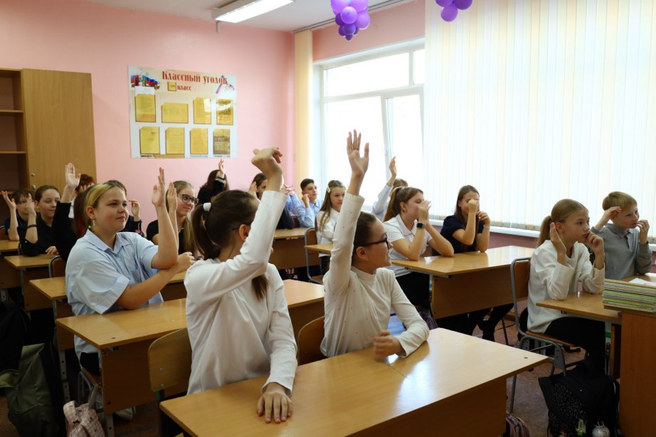 Хабаровским школьникам рассказали о полезных цифровых привычках Хабаровским школьникам рассказали о полезных цифровых привычках