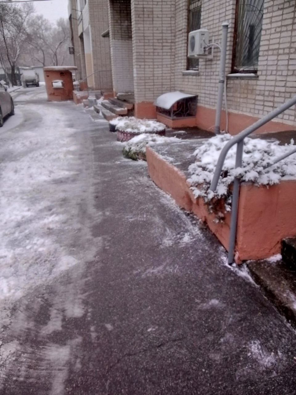 УК и ТСЖ в течение дня боролись с последствиями снегопада УК и ТСЖ в течение дня боролись с последствиями снегопада