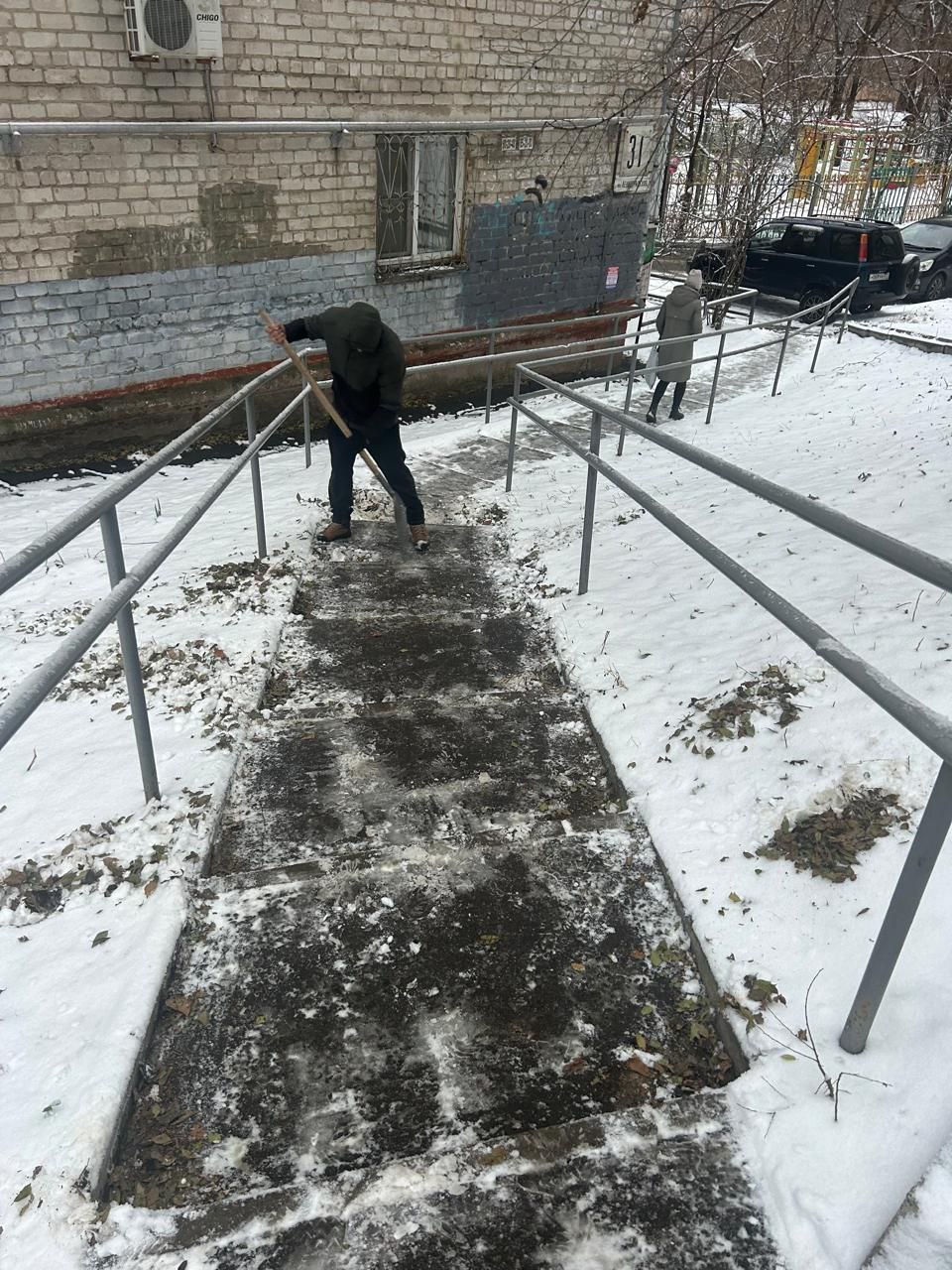 УК и ТСЖ в течение дня боролись с последствиями снегопада УК и ТСЖ в течение дня боролись с последствиями снегопада