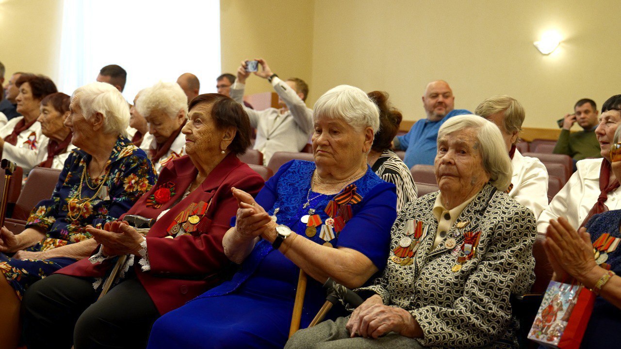 Участники региональной программы «Герои Vостока» посетили Хабаровский специальный дом ветеранов № 1 Участники региональной программы «Герои Vостока» посетили Хабаровский специальный дом ветеранов № 1