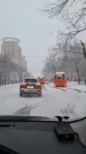 Автобусы не могли подняться по Волочаевской сегодня утром