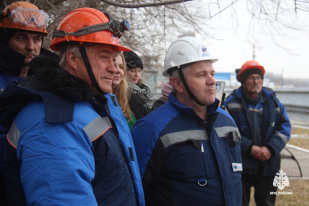 Стихии вопреки: подвиг дальневосточников 2013 года увековечен в памятной стеле Стихии вопреки: подвиг дальневосточников 2013 года увековечен в памятной стеле