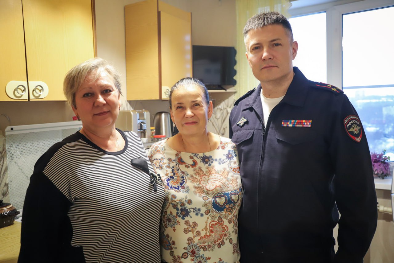 Сотрудники транспортной полиции Дальнего Востока и члены Общественного совета поздравили ветеранов службы с Днем сотрудника органов внутренних дел