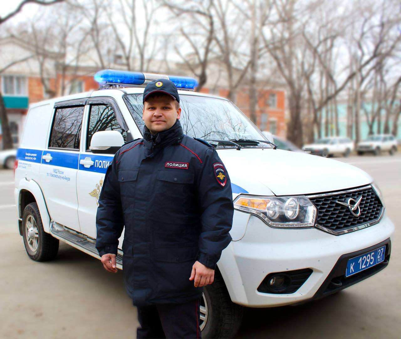 Безопасных и плодотворных выходных подписчикам канала желает инспектор по работе с личным составом отдельного батальона патрульно-постовой службы УМВД России по г. Комсомольску-на-Амуре капитан полиции Максим Бондарчук