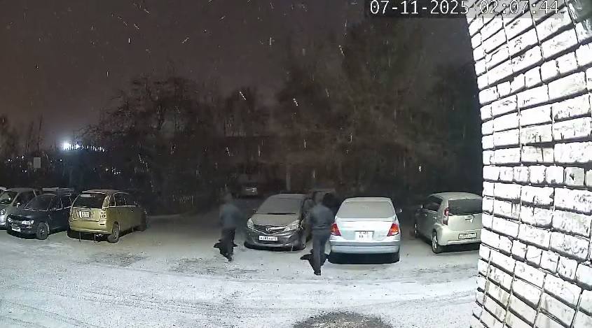 В ходе мониторинга сети Интернет сотрудники полиции выявили публикацию, автор которой сообщает, что в г. Комсомольске-на-Амуре в ночное время на проспекте Первостроителей, 15 неустановленные лица целенаправленно изрезали...