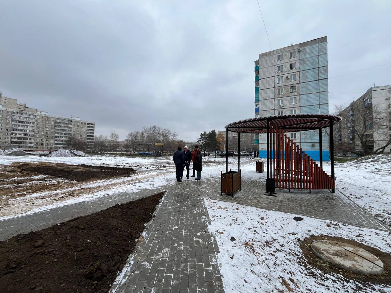 Александр Жорник: В ходе рабочей поездки в Комсомольск-на-Амуре посетил дворы по адресам Вокзальная 80, Вокзальная 80/2 и Дикопольцева 32. Эти территории были благоустроены в этом году по государственной программе... Александр Жорник: В ходе рабочей поездки в Комсомольск-на-Амуре посетил дворы по адресам Вокзальная 80, Вокзальная 80/2 и Дикопольцева 32. Эти территории были благоустроены в этом году по государственной программе...