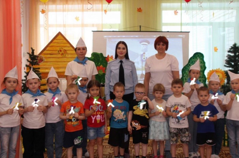 Акция «Засветись!»: дошкольники Николаевска-на-Амуре сделали свои первые фликеры