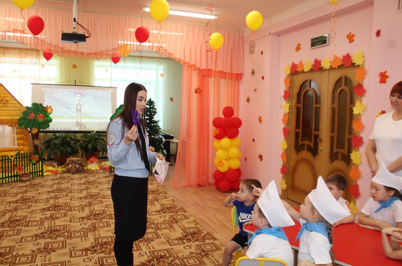 Акция «Засветись!»: дошкольники Николаевска-на-Амуре сделали свои первые фликеры Акция «Засветись!»: дошкольники Николаевска-на-Амуре сделали свои первые фликеры