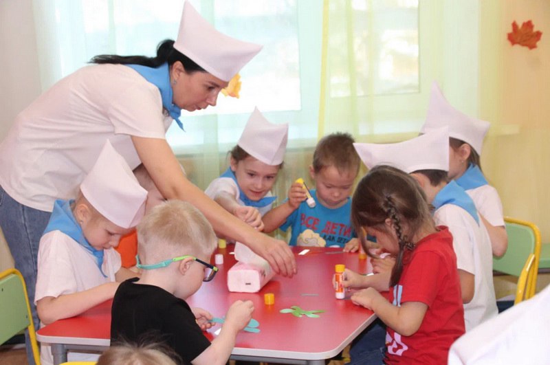 Акция «Засветись!»: дошкольники Николаевска-на-Амуре сделали свои первые фликеры Акция «Засветись!»: дошкольники Николаевска-на-Амуре сделали свои первые фликеры