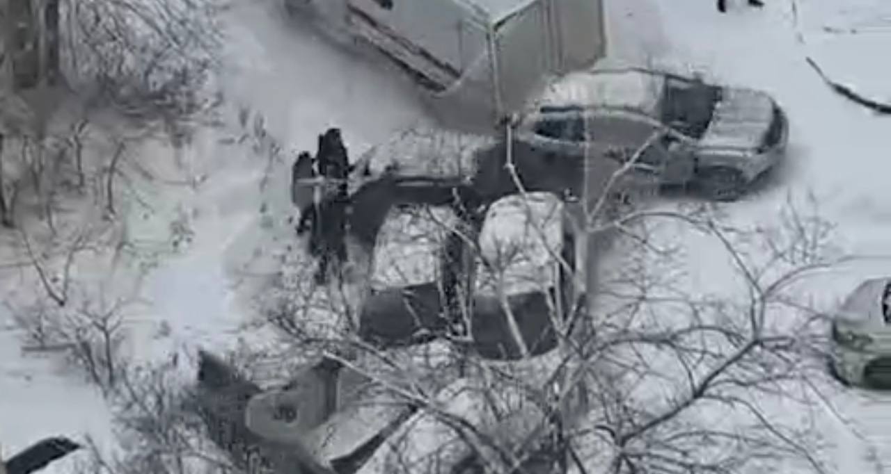 По предварительным данным сегодня в г. Хабаровске в районе д. 7 по пер. Ростовский произошло дорожно транспортное происшествие с участием 7 транспортных средств: «Mitsubishi Pajero», «Toyota Aqua», «Toyota Ractis», «Toyota...