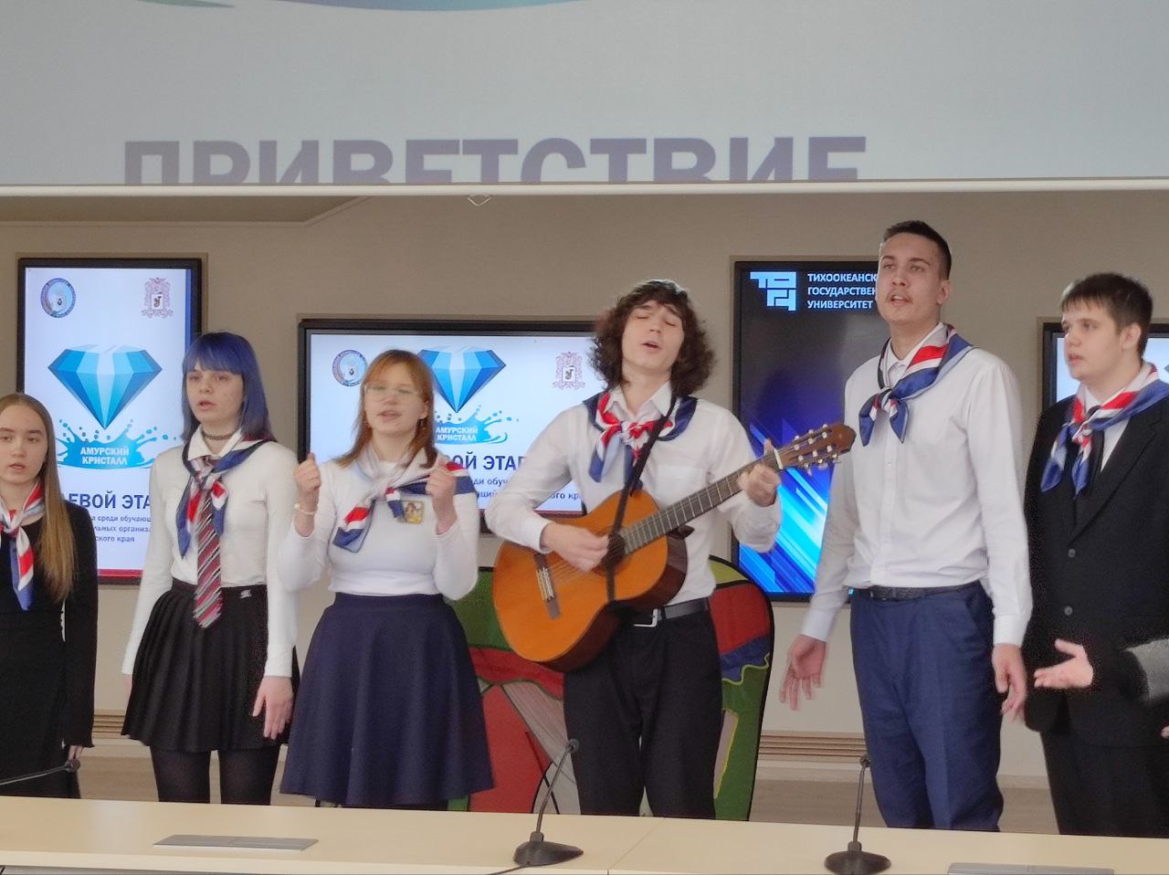 В конкурсе принимает участие 5 команд В конкурсе принимает участие 5 команд