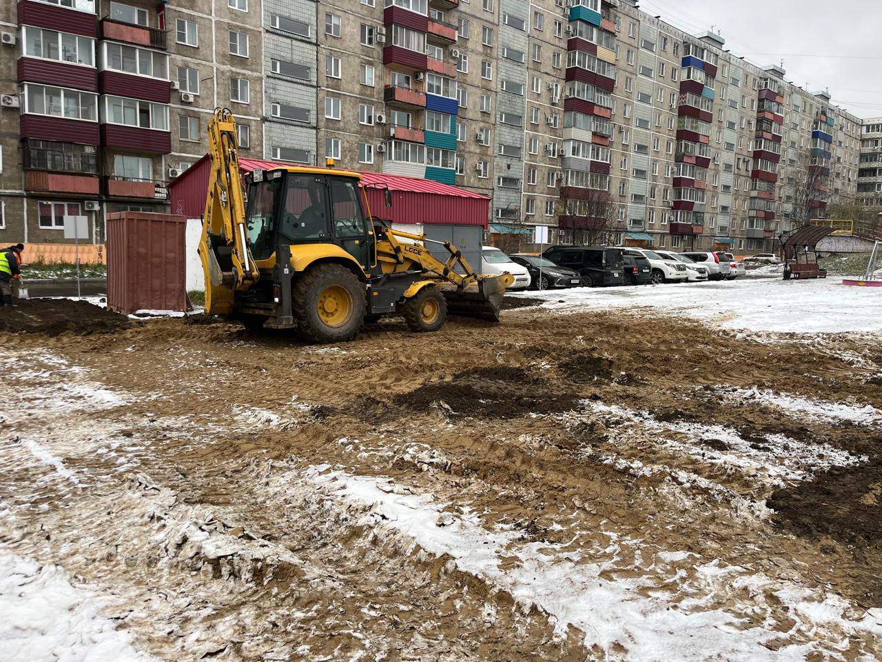 Александр Жорник: В ходе рабочей поездки в Комсомольск-на-Амуре посетил дворы по адресам Вокзальная 80, Вокзальная 80/2 и Дикопольцева 32. Эти территории были благоустроены в этом году по государственной программе... Александр Жорник: В ходе рабочей поездки в Комсомольск-на-Амуре посетил дворы по адресам Вокзальная 80, Вокзальная 80/2 и Дикопольцева 32. Эти территории были благоустроены в этом году по государственной программе...