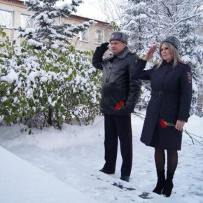 Полицейские и ветераны почтили память коллег, погибших при исполнении служебного долга