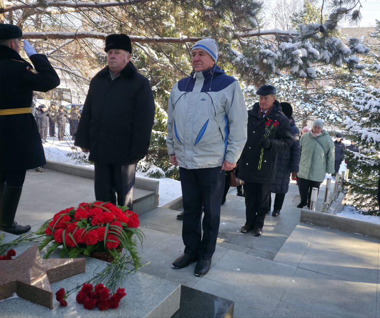 Начальник УМВД России по Хабаровскому краю принял участие в мероприятии в честь памяти погибших сотрудников органов внутренних дел Российской Федерации, при выполнении служебных обязанностей Начальник УМВД России по Хабаровскому краю принял участие в мероприятии в честь памяти погибших сотрудников органов внутренних дел Российской Федерации, при выполнении служебных обязанностей