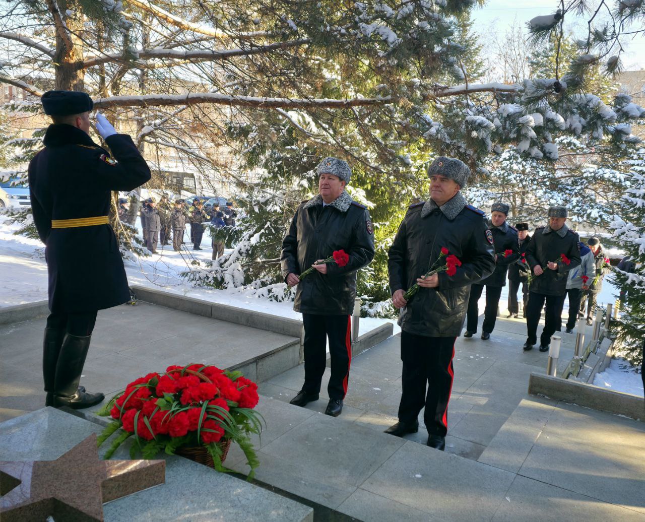 Начальник УМВД России по Хабаровскому краю принял участие в мероприятии в честь памяти погибших сотрудников органов внутренних дел Российской Федерации, при выполнении служебных обязанностей Начальник УМВД России по Хабаровскому краю принял участие в мероприятии в честь памяти погибших сотрудников органов внутренних дел Российской Федерации, при выполнении служебных обязанностей