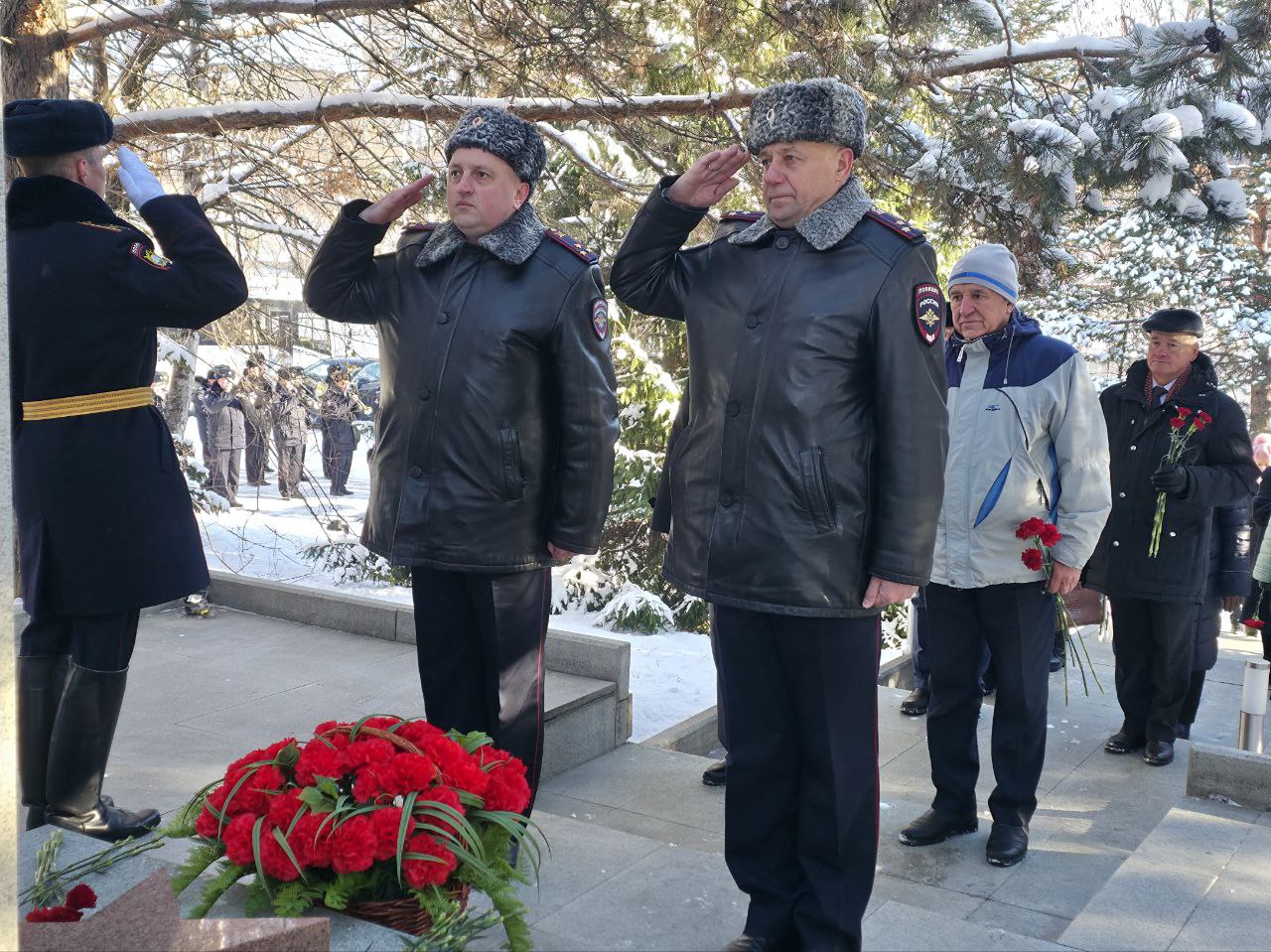 Начальник УМВД России по Хабаровскому краю принял участие в мероприятии в честь памяти погибших сотрудников органов внутренних дел Российской Федерации, при выполнении служебных обязанностей Начальник УМВД России по Хабаровскому краю принял участие в мероприятии в честь памяти погибших сотрудников органов внутренних дел Российской Федерации, при выполнении служебных обязанностей