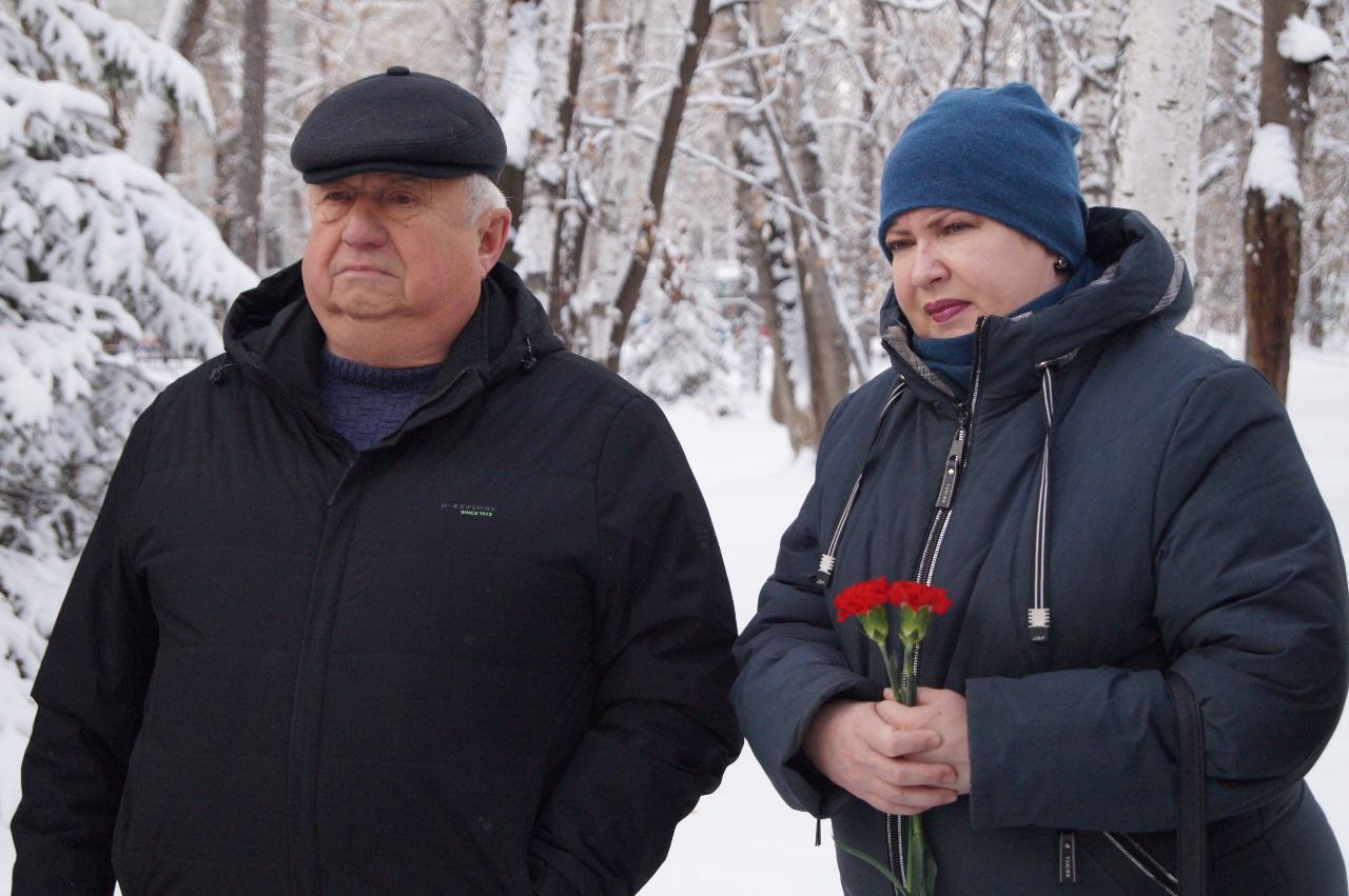 Полицейские и ветераны почтили память коллег, погибших при исполнении служебного долга Полицейские и ветераны почтили память коллег, погибших при исполнении служебного долга
