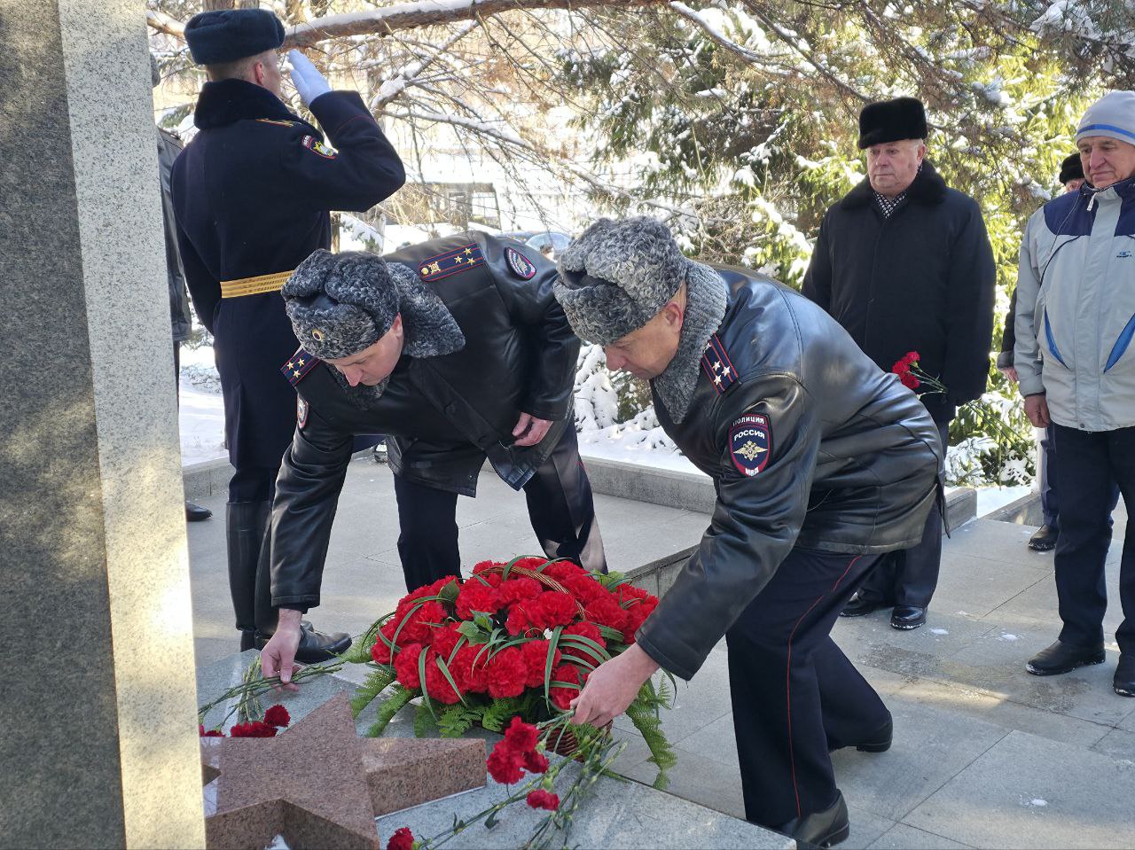 Начальник УМВД России по Хабаровскому краю принял участие в мероприятии в честь памяти погибших сотрудников органов внутренних дел Российской Федерации, при выполнении служебных обязанностей Начальник УМВД России по Хабаровскому краю принял участие в мероприятии в честь памяти погибших сотрудников органов внутренних дел Российской Федерации, при выполнении служебных обязанностей
