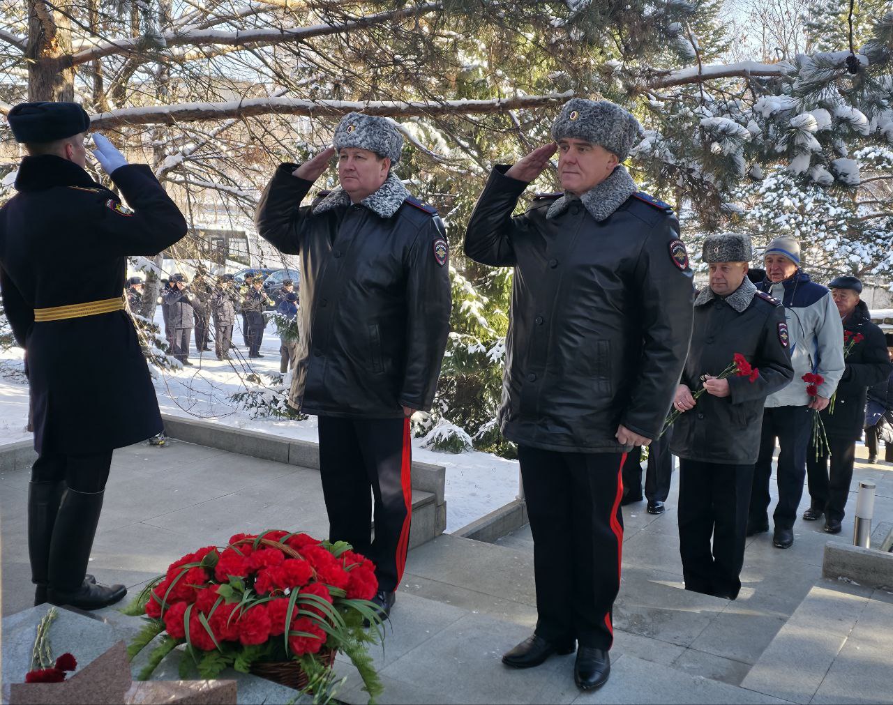 Начальник УМВД России по Хабаровскому краю принял участие в мероприятии в честь памяти погибших сотрудников органов внутренних дел Российской Федерации, при выполнении служебных обязанностей Начальник УМВД России по Хабаровскому краю принял участие в мероприятии в честь памяти погибших сотрудников органов внутренних дел Российской Федерации, при выполнении служебных обязанностей