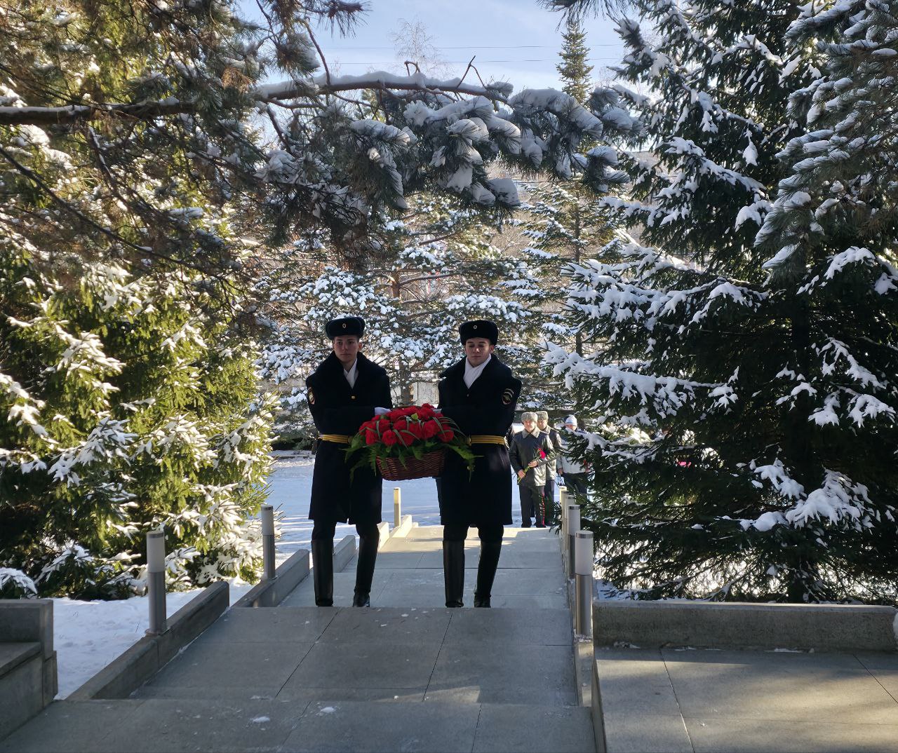 Начальник УМВД России по Хабаровскому краю принял участие в мероприятии в честь памяти погибших сотрудников органов внутренних дел Российской Федерации, при выполнении служебных обязанностей Начальник УМВД России по Хабаровскому краю принял участие в мероприятии в честь памяти погибших сотрудников органов внутренних дел Российской Федерации, при выполнении служебных обязанностей