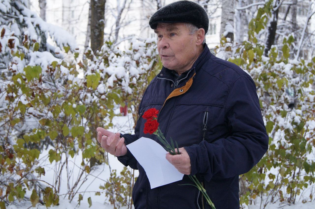 Полицейские и ветераны почтили память коллег, погибших при исполнении служебного долга Полицейские и ветераны почтили память коллег, погибших при исполнении служебного долга