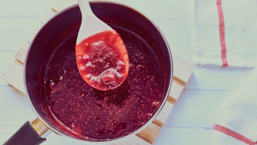 Советские хозяйки не тратили горы сахара для варенья: им помогала щепотка этого средства