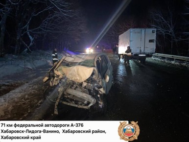 Пассажирка легковушки погибла в столкновении с грузовиком на трассе «Хабаровск-Лидога-Ванино»