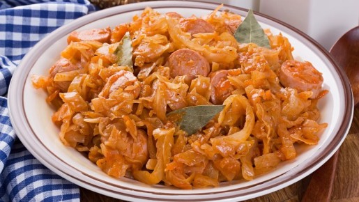 Такую тушеную капусту полюбят даже дети: весь секрет в ложке этого продукта